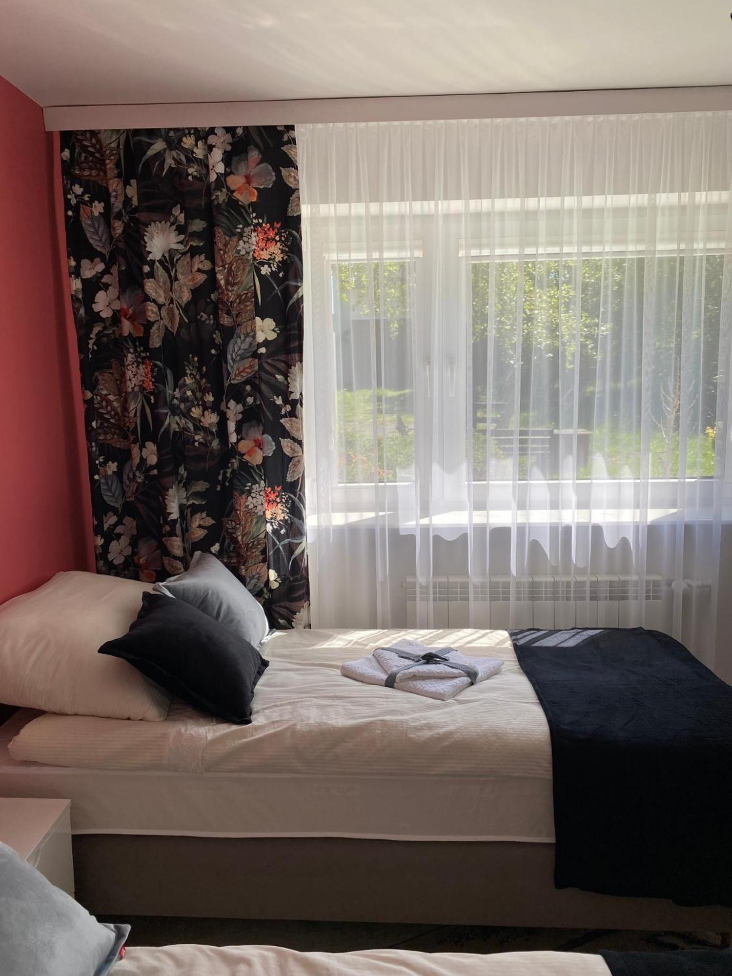 Przytulny Dom Pod Jabloniami Przy Targach Kielce Villa Exterior foto